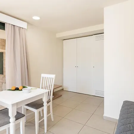Hotel Elia Platanés